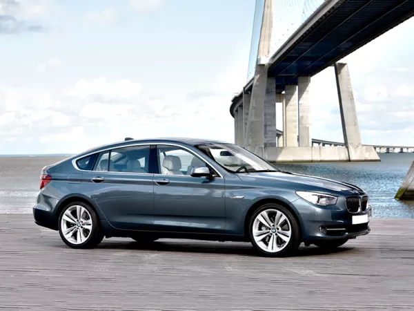 Dịch vụ thay Kính chắn gió xe BMW 528i tận nơi